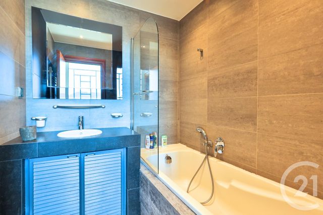 maison à vendre - 7 pièces - 262.39 m2 - NICE - 06 - PROVENCE-ALPES-COTE-D-AZUR - Century 21 Lafage Transactions