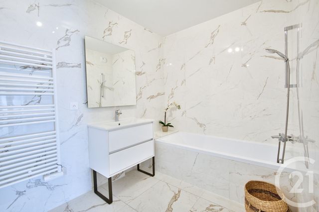 Appartement F4 à vendre - 4 pièces - 139.62 m2 - ST LAURENT DU VAR - 06 - PROVENCE-ALPES-COTE-D-AZUR - Century 21 Lafage Transactions