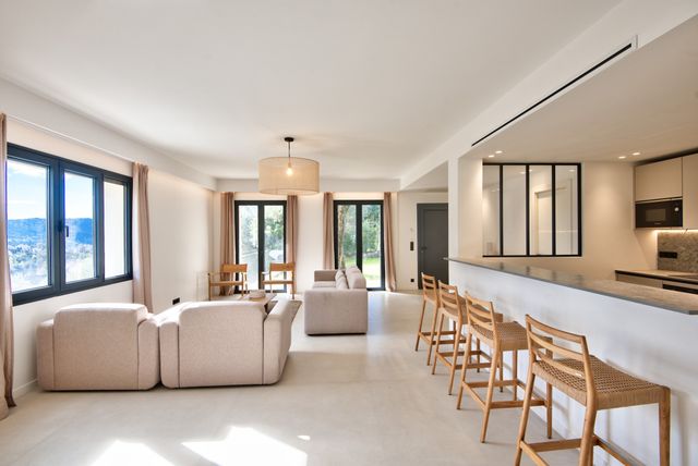 Afficher la photo en grand maison à vendre - 7 pièces - 205.47 m2 - NICE - 06 - PROVENCE-ALPES-COTE-D-AZUR - Century 21 Lafage Transactions