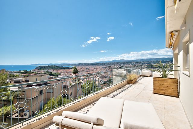 Appartement F5 à vendre - 5 pièces - 167.33 m2 - NICE - 06 - PROVENCE-ALPES-COTE-D-AZUR - Century 21 Lafage Transactions