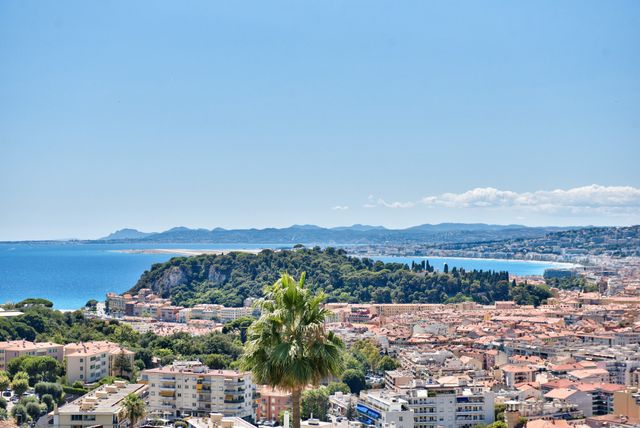 Appartement F5 à vendre - 5 pièces - 167.33 m2 - NICE - 06 - PROVENCE-ALPES-COTE-D-AZUR - Century 21 Lafage Transactions