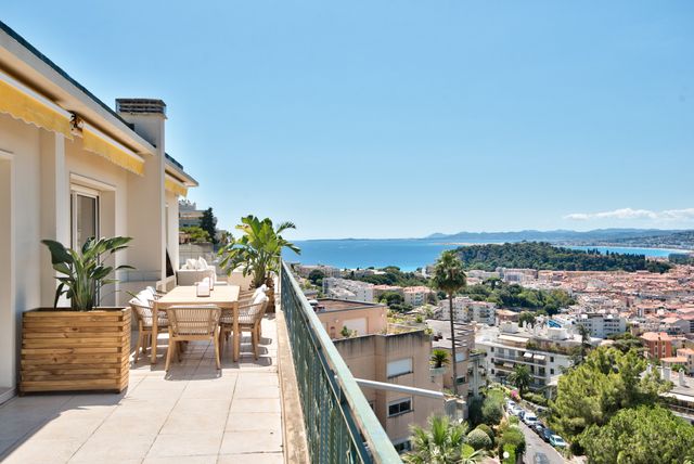 Appartement F5 à vendre - 5 pièces - 167.33 m2 - NICE - 06 - PROVENCE-ALPES-COTE-D-AZUR - Century 21 Lafage Transactions